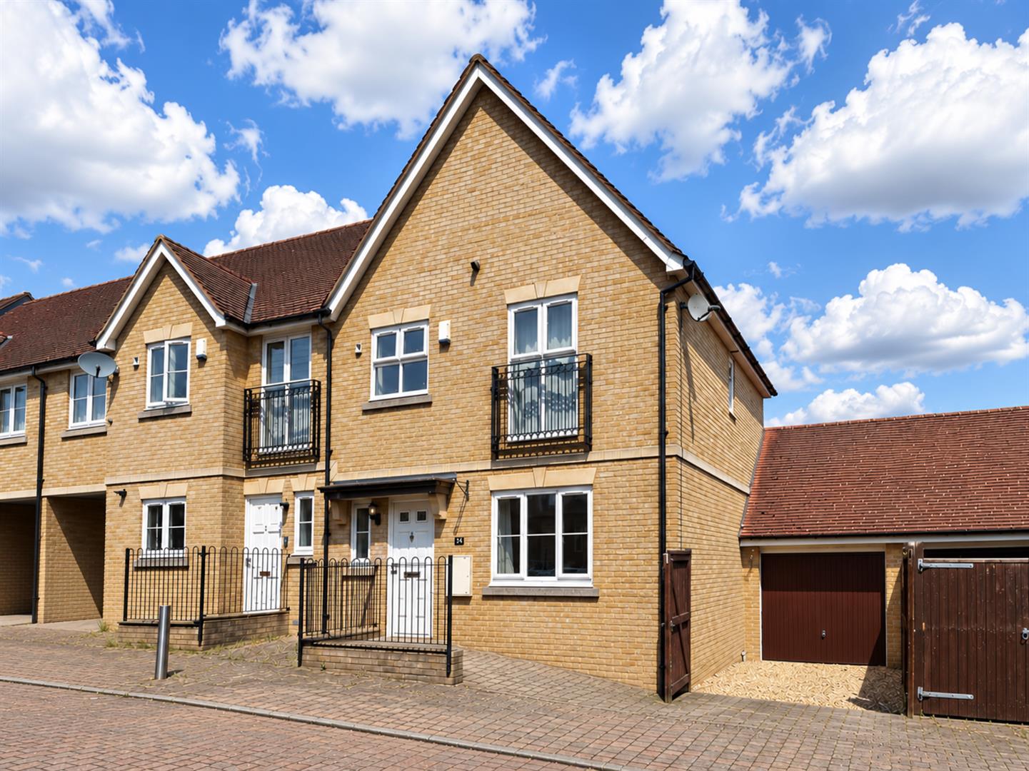 3 bed property in Darwin Close, Milton Keynes